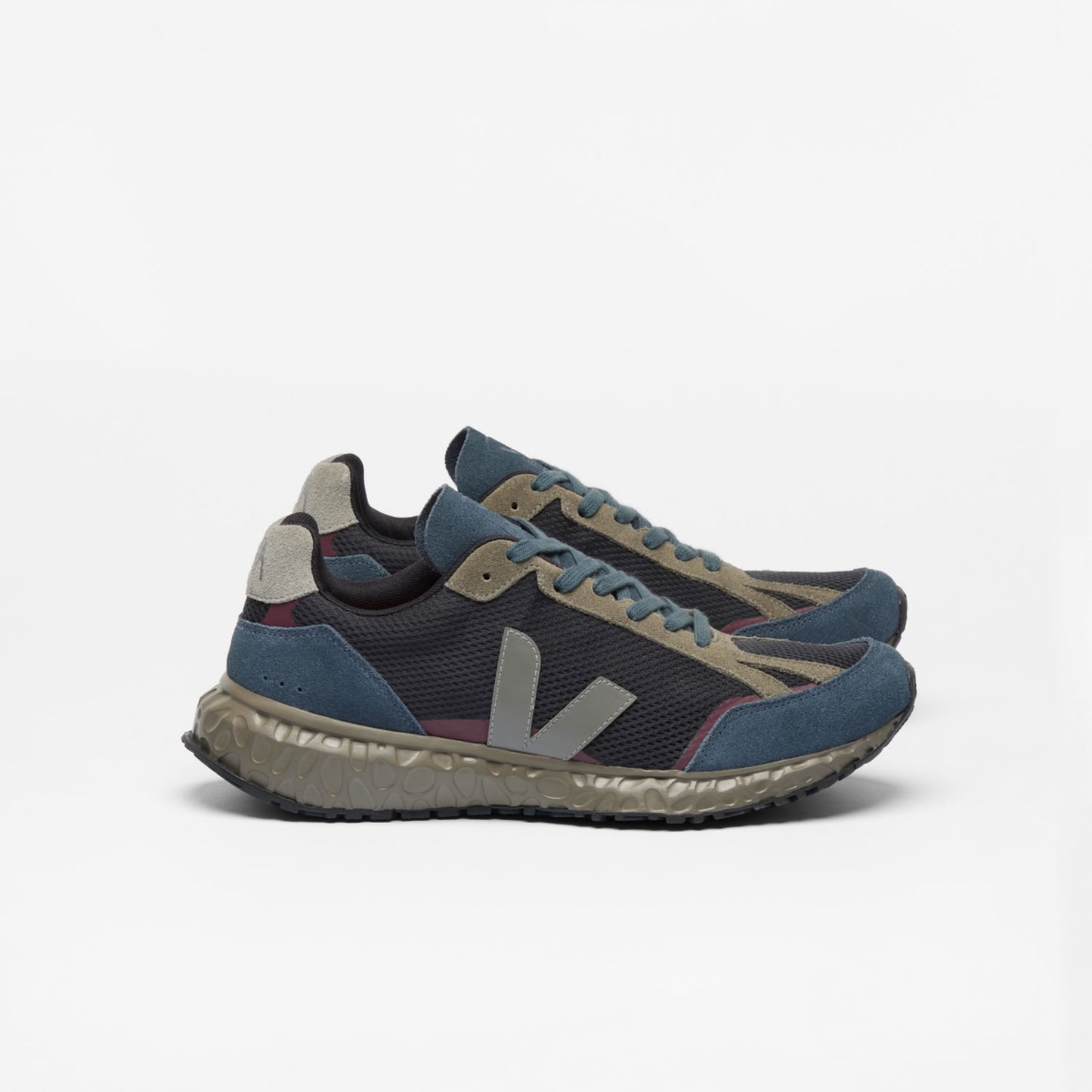VEJA Condor Royale Alveomesh Shoes